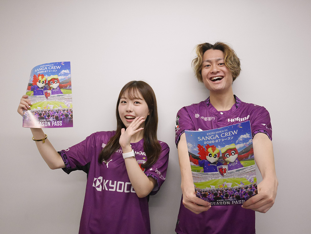 sangafc's tweet photo. 📣＼#SANGACREW 特典紹介 第3弾／📣

#ファンクラブ への入会を悩んでいる方必見👀
おすすめ特典をキャンパス隊とともに4週連続でご紹介💁‍♀️キャンパス隊の引用コメントにもご注目！

第3弾は、【チケット先行販売＆会員価格】‼️
対象試合のチケットを一般販売より早く・さらに会員価格でおトクに購入可能！

8/26(水)より柏レイソル戦の先行販売がスタート！
チケット購入前にぜひご入会ください🎫

🔽おトクな特典がいっぱい！SANGA CREW詳細・入会はこちら
https://t.co/bo2InpsWxp

#sanga