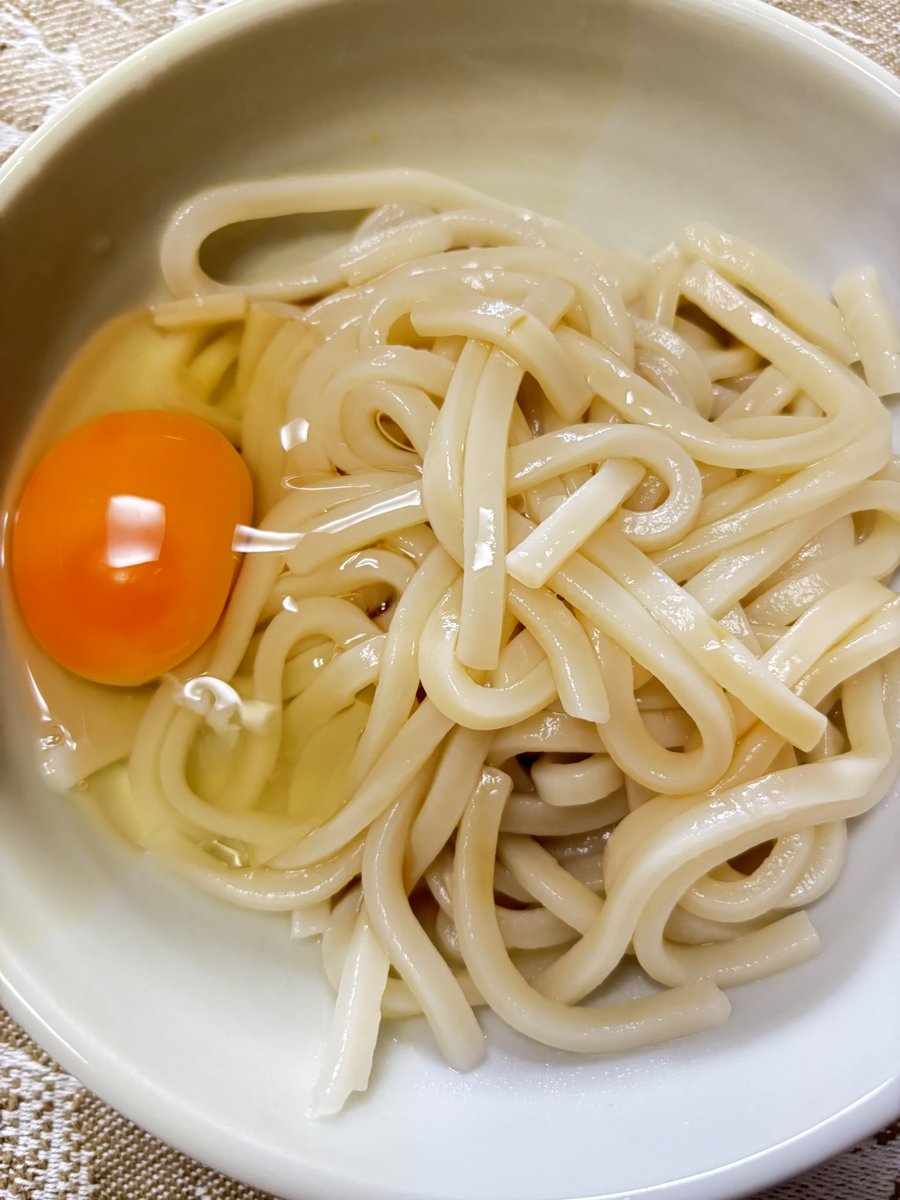 migiichi's tweet photo. 静かな朝　朝日のきらめき　小鳥の声　うどんのささやき https://t.co/9Y4LNBr7gO
