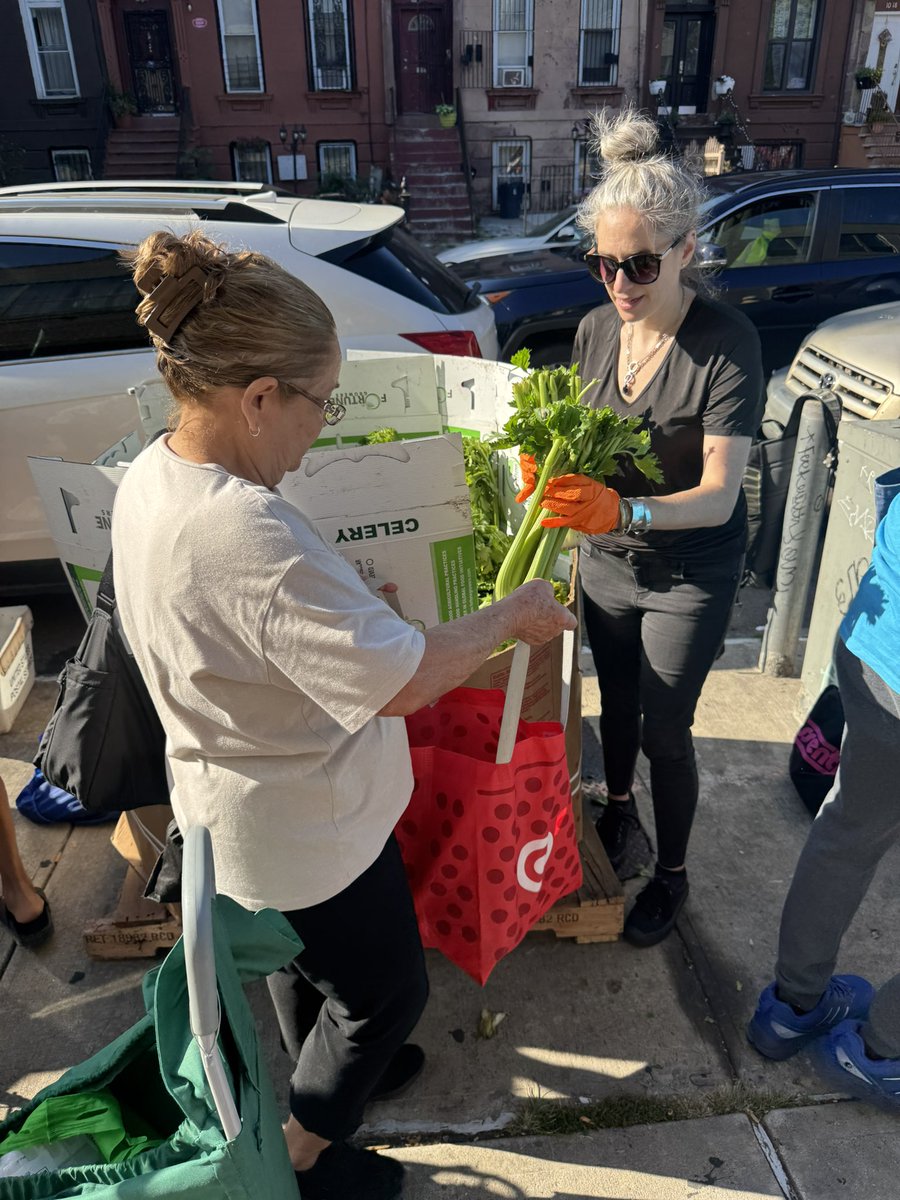 opendoorflc's tweet photo. Yesterday’s Food Pantry Recap! 💚

Help us fight food insecurity—your support makes a difference! 

💻 Donate: https://t.co/oRTrYJOnpw

📅 Saturdays
⏰ 8:30–10:30 AM
📍 999 Greene Avenue, Brooklyn, NY 11221 https://t.co/7rYFzAhVEa