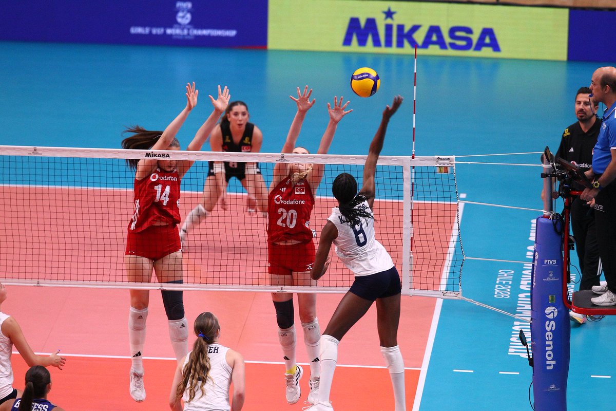 INDChileOficial's tweet photo. ¡Las mejores de principio a fin! 🇺🇸🏆
Estados Unidos se consagró campeón del Mundial Sub-17 de Vóleibol Femenino  tras vencer 3-0 a Turquía 🇹🇷 en la final disputada en el 🏟 Parque Estadio Nacional.
📍Otro torneo financiado por @INDChileOficial 🇨🇱 https://t.co/eCkoJJyzPE
