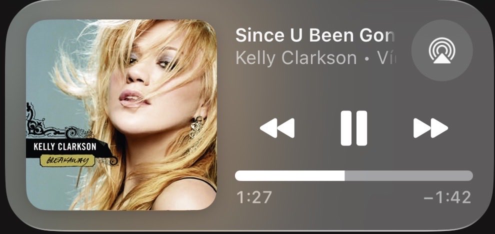 weirdwilliams_'s tweet photo. é um traço tóxico gostar da Kelly Clarkson ? https://t.co/BiKNykd6En