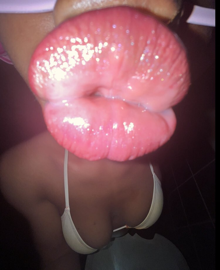 LIPSnBADDIES's tweet photo. nutty nigerian with spitty plumped DSLs 💋🇳🇬

#dsl #nutty #lips #nsfwtwtًً #ebony #nigerian #nigeria #nigerian #biglips #lipgooner #lipgooners #gooners #gooning #spit #lipfetish #spitfetish #drool #bop #pytthot #pytteen #ebonypytt #pytt #nsfwtwtًً #juicylips https://t.co/zOshZt5Ukl