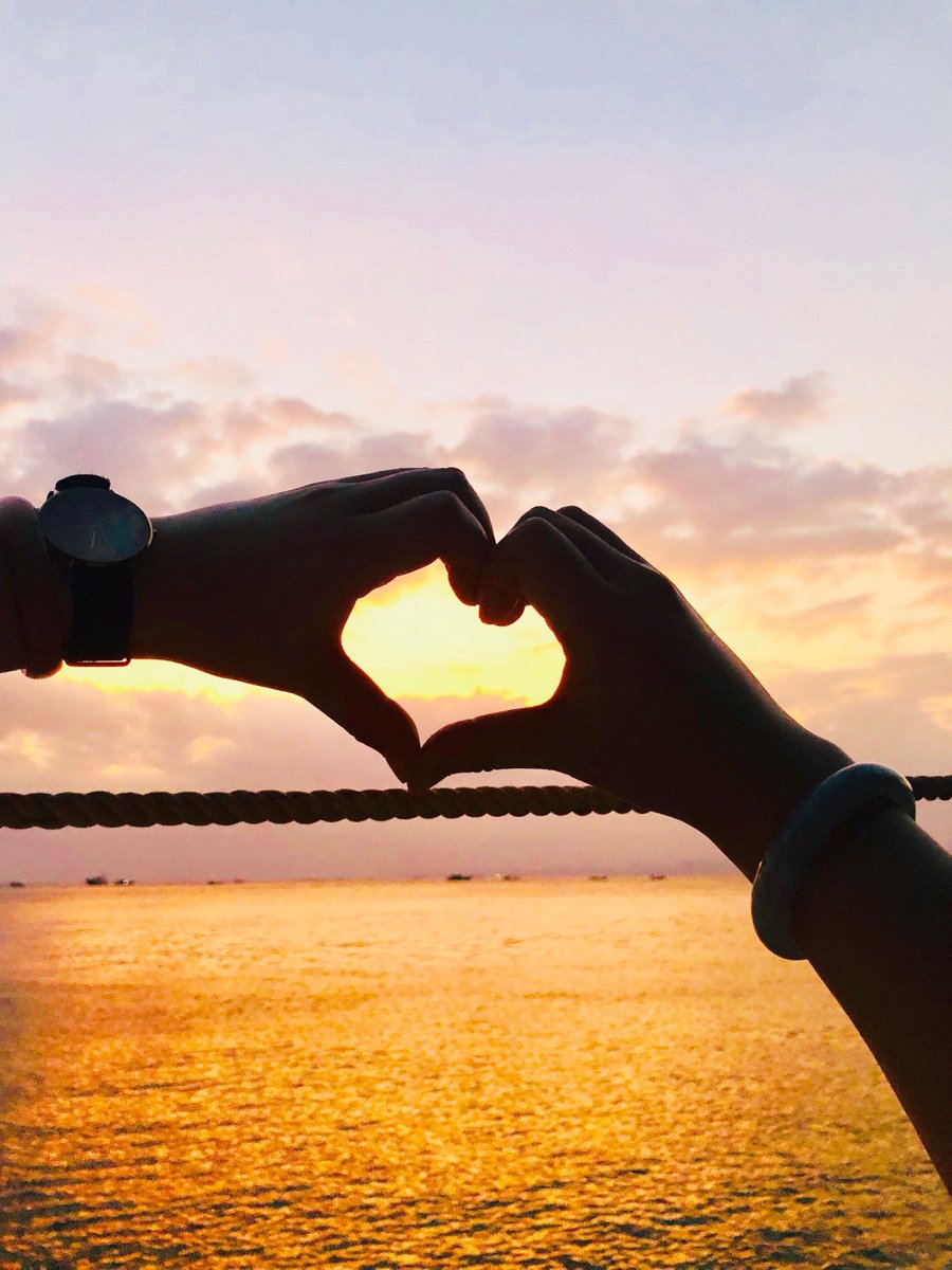 GrimesMaxi97799's tweet photo. Missing your laugh across the time zones— tonight’s sunset’s yours, and I’ll save the best part of my day just to call you when you’re free. https://t.co/Uciiu9Pm20