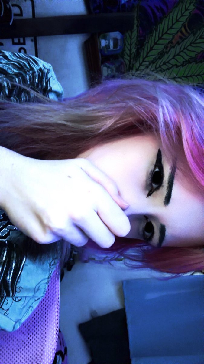 GhostKitty4200's tweet photo. I did my makeup who wants to watch me change now? #nsfwt #comgirl #watchmeundress https://t.co/UzS2TtIGEe