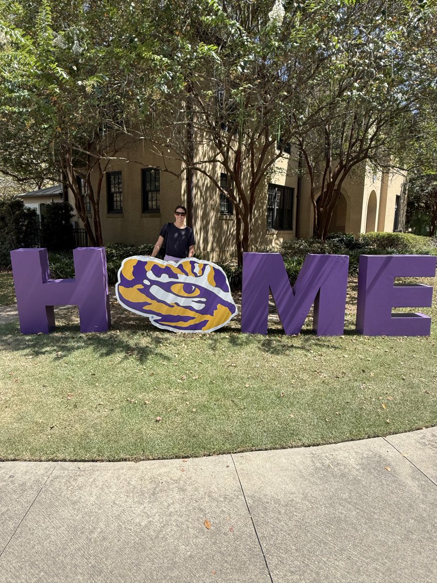 ShaneHumphries2's tweet photo. 904 ➡️ 225, a new chapter…Geaux be great Cam! We luv ya. #lsubvb #geauxtigers
💜💛🏐🏖️ https://t.co/mEv1A6sRXh