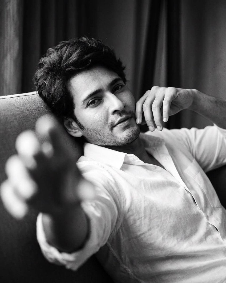 DHFVIJ's tweet photo. He jus Certified the film is outstanding..
His fans replying that "Wil watch another time for you Na " .
What A Bonding man...
No one Tweeted about DC here.. While this man boosted #DC. NO MATTER WHY PEOPLE LOVE YOU SO MUCH .
#LokeshKanakaraj 
#Varanasi
#SuperstarMahesh https://t.co/tiS3boyS4D