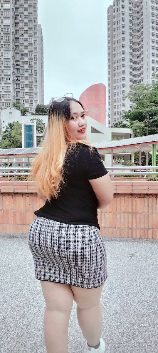 jimbogubo's tweet photo. #nsfwtwt #indo #hk thick Asian Indonesian domestic helper from Hong Kong her legs and ass are so fucking huge I wanna fuck her so bad https://t.co/uRC0BfEHWr