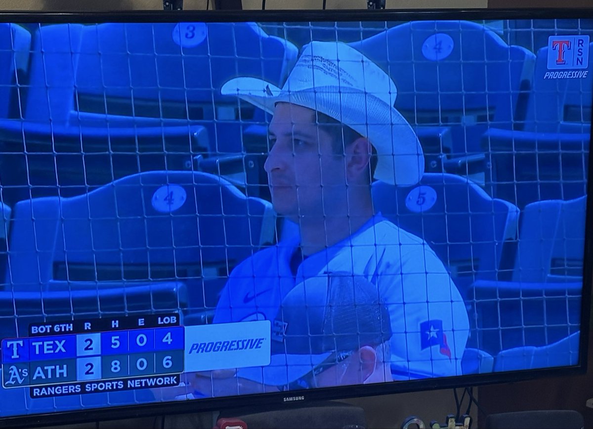 rever3nce's tweet photo. All of my friends have left to go back to Texas. It was a great 3 days of baseball. Meeting Rangers fans, meeting players and creating memories! 

I was also featured on Rangers Sports Network! https://t.co/YPL5IsrUB5