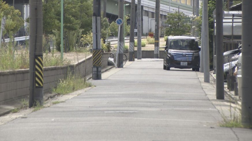 yamap888's tweet photo. 愛知県名古屋市南区七条町で、8月15日20時過ぎ、強盗事件発生

事件概要
名古屋市中川区在住の男性が、当該南区七条町の路上に車(白のプリウス)を停車していたところ、
外国人風の男に窓を叩かれ「駅まで乗せていって」と話しかけられた

これに車の男性���断ると、男は胸ぐらをつかんで当該男性を車から引きずり降ろし、
顔を殴るなどの暴行を加え、
車を強奪して逃走

逃走中の強盗容疑者の男は身長約175㎝、30代位の中肉で外国人風

頻発する外国人犯罪断固撲滅

頻発する外国人犯罪の原因と考えられる亡国の移民政策・外国人流入政策断固絶対阻止

治安秩序維持 風習護持
日本民族国家護持
國體護持