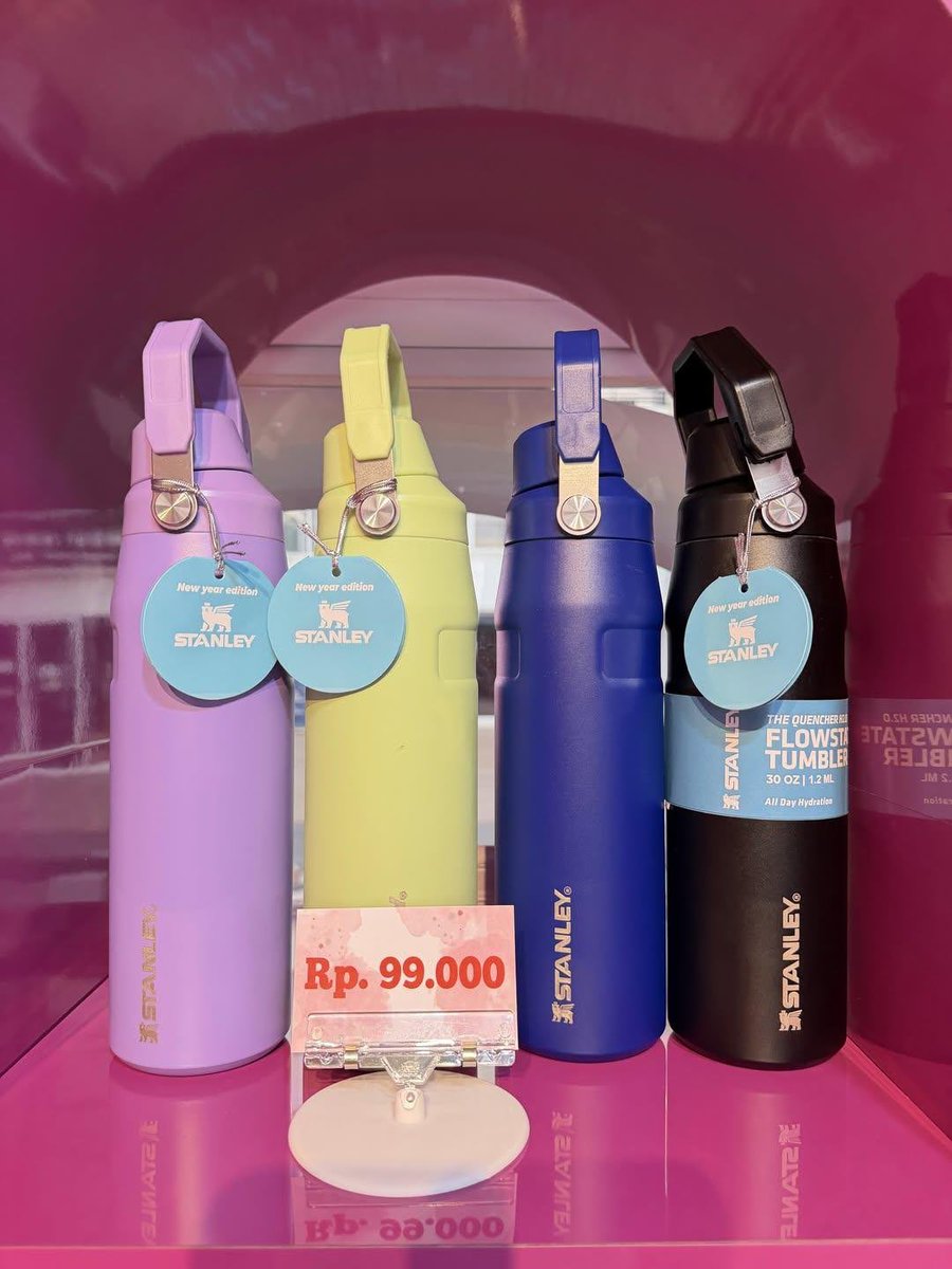 accresst's tweet photo. DEMI APASIHH?? TUMBLER ALL BRAND LAGI CUCI GUDANG DISKON GILA-GILAAN😭

Stanley 99k-an, Corkcicle 79k-an, ada Owala, ada Kate Spade juga semuanya under 100k😭 https://t.co/kTjPUFWLlq