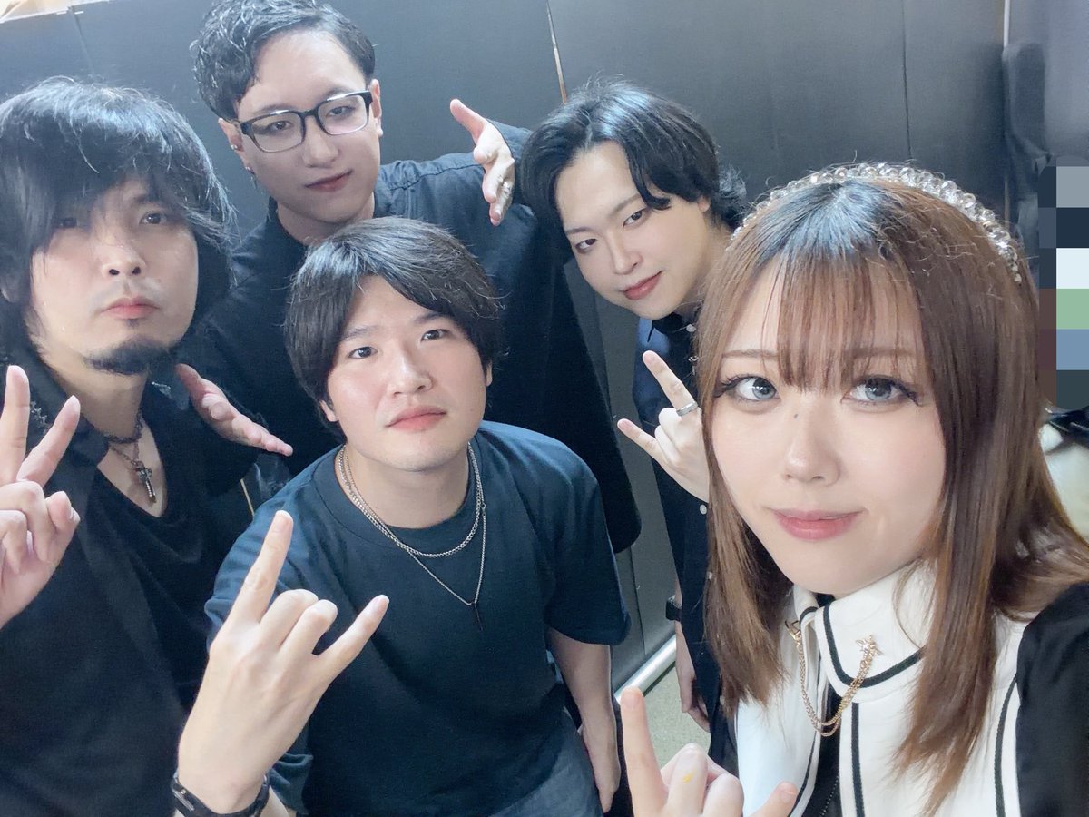 HitMi_gt's tweet photo. 昨日はShiver of FrontierのスーパードラマーYOHさんが遊びに来てくださいました〜！
YOHさんお忙しい中来てくださって本当にありがとうございました！！！
是非何かセッションやりましょ〜！🥁 https://t.co/xA0AZKNncL