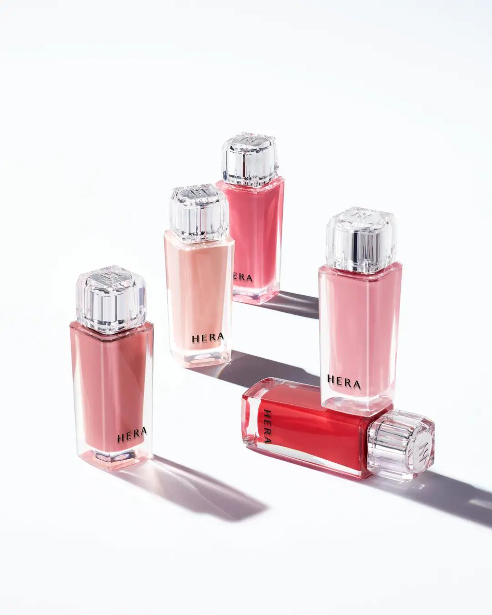 MimiBeauty__'s tweet photo. HERAから塗りたての色とぷるん艶が長時間続く新リップ「センシュアル シャインティント」が出るよ♡
カップやグラスに触れても色移りしにくいんだって！9/4発売 https://t.co/ftsxLLExx5