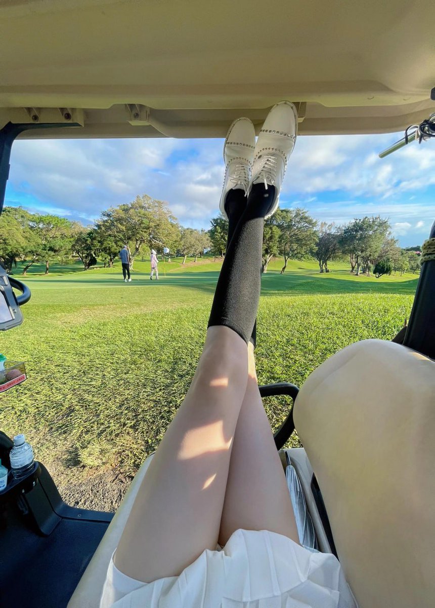 Jakecscxh's tweet photo. What do you think of my golf outfit today? 🤔 https://t.co/QZzhngSPJY