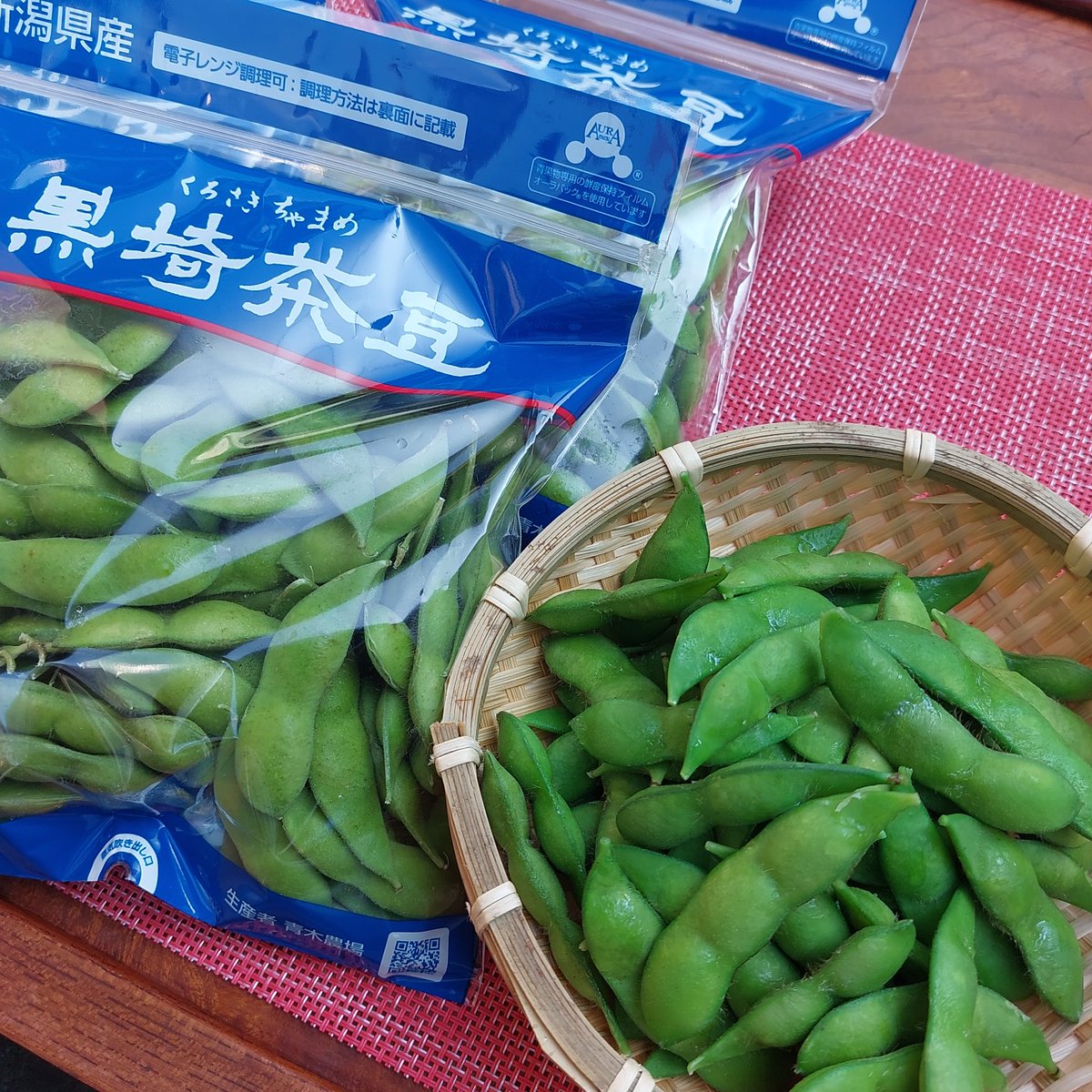 jrplus_gourmet's tweet photo. 本日8/21(金)
🚄今朝採れ野菜が新幹線でやってくる

📌新潟県産「黒埼茶豆」750円
🔸プレシャスデリ東京
🔹PLUSTA東京八重洲中央
13:00ごろ準備でき次第、販売です✨

※数量限定、交通状況により販売時間が前後する場合や中止の可能性がございます。
#東京駅 #プレシャスデリ #PLUSTA