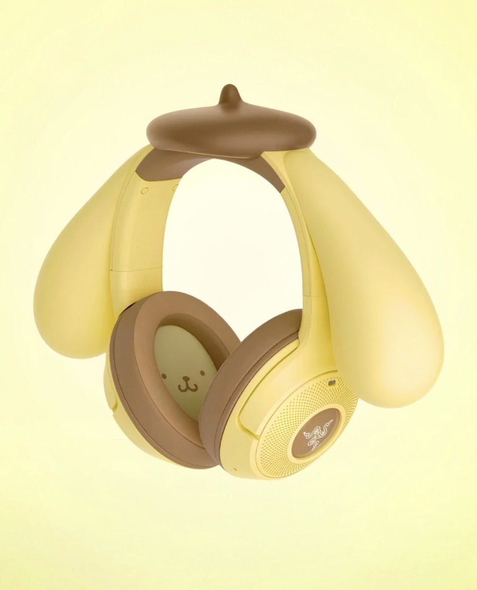 sanrio_fan_jp's tweet photo. 【海外限定商品】Razer×ポムポムプリン コラボヘッドセットが登場🍮ライティング✨

「Kraken Kitty V2 BT Pompompurin Edition」

💡注目ポイント
・トレードマークの大きな垂れ耳＆ベレー帽デザイン
・イヤーカップ内部にプリンくんのかわいいお顔
・配信や通知に反応するRGBライティング機能
・快適なワイヤレス（Bluetooth）接続

米Target限定で登場予定とのこと！デスク周りが一気に華やかになりそうです。

#Razer #ポムポムプリン #サンリオ #ゲーミングデバイス #デスク周り