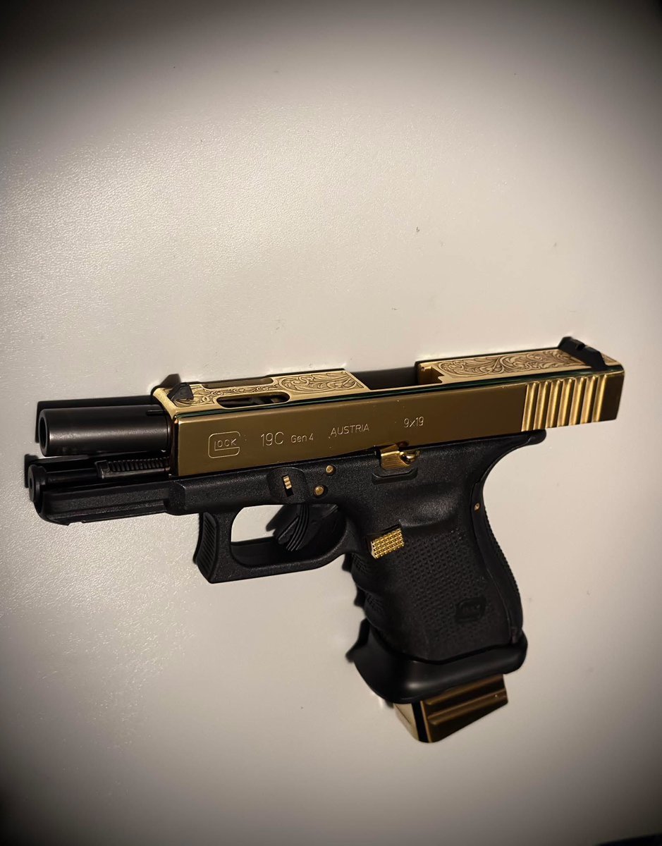 Tacticaljavi999's tweet photo. #Throwback to the #Glock #19C I built a while back👌 #Gold #Engraved #Ported https://t.co/1lQ7ut7aN3