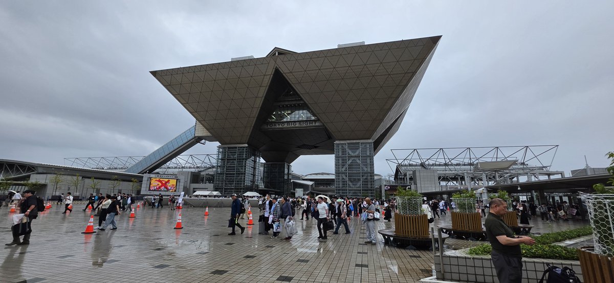 7thPebbleArmada's tweet photo. Finally managed to have a breather to post but C108 was crazy but awesome as always! Was my first time getting an early entry so I got pretty much everything I wanted! When I get another chance, I'll post the haul. 

Heres to the next one I can attend! Thanks Comiket!

#C108 https://t.co/s6hM3uUcHe