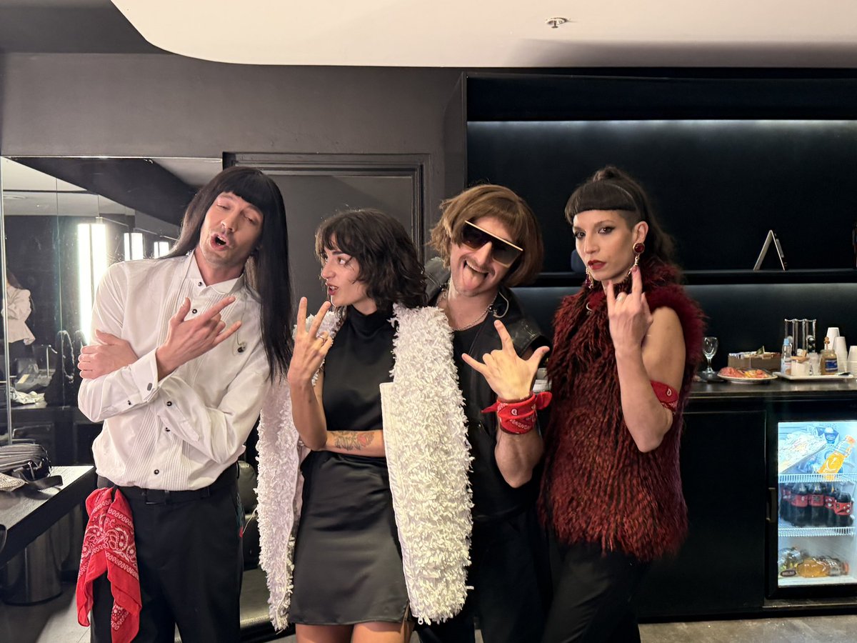 ZoeGotusso's tweet photo. Con los de La Rata antes de cantar con el Kuelgue https://t.co/vUWoOtt0b2