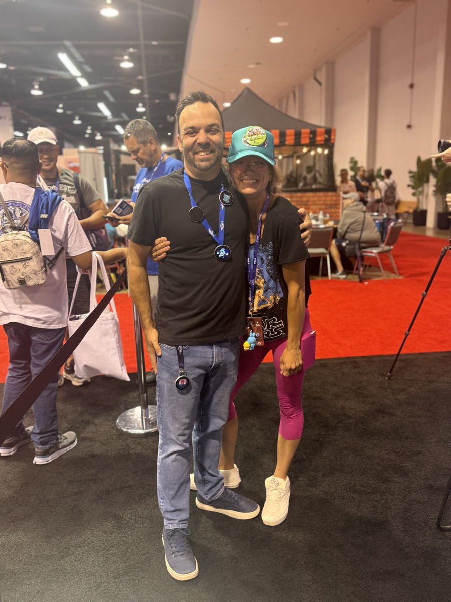 CryptoSlabs's tweet photo. Great day at @DisneyD23 @DisneyPinnacle @doodlifts @FairyPinMother @PaulieWizWit @Banana_Mac_ @collctn_connctn @dapperlabs @Apache1999 https://t.co/xqZmpep011