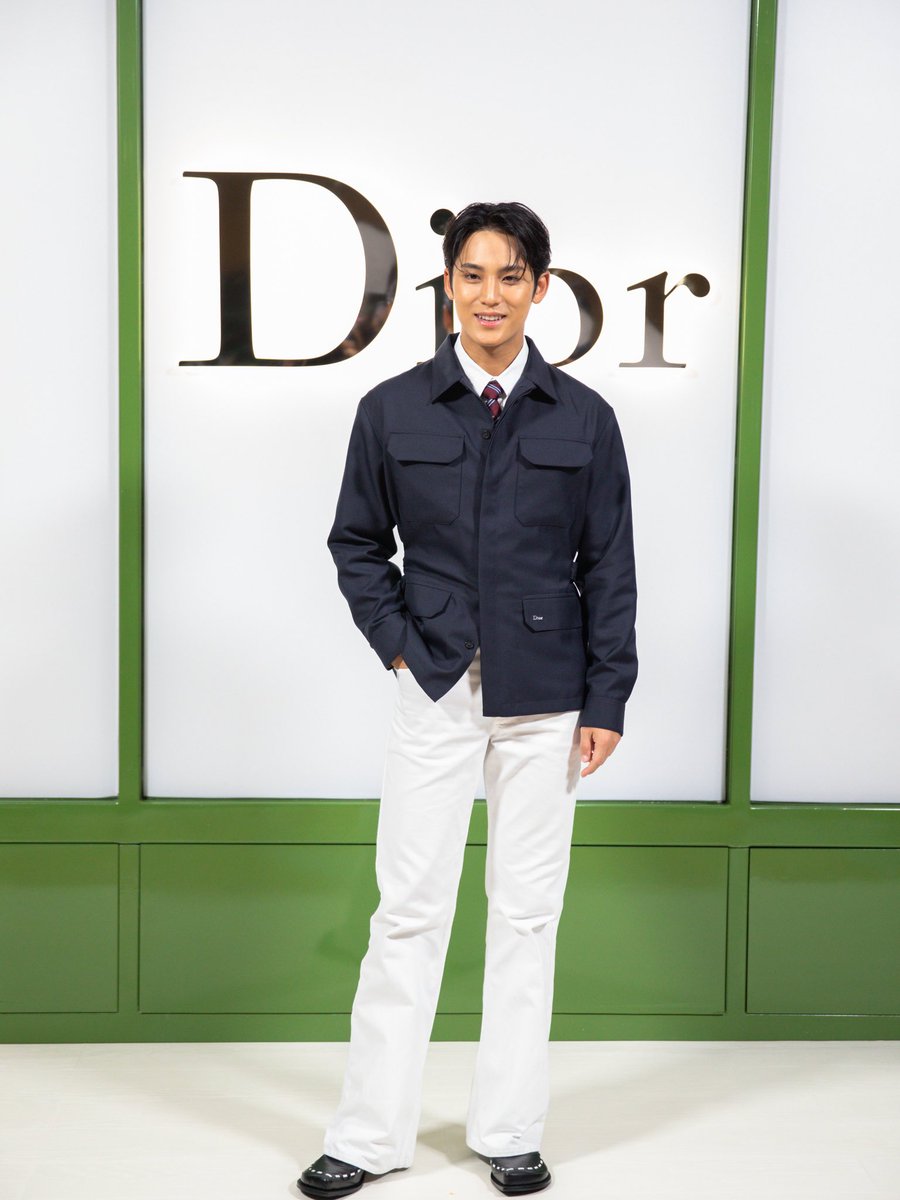 eingyu's tweet photo. ㅤ ㅤ ️️
ㅤ ️️
MINGYU AT THE DIOR PLAZA SENAYAN POP-UP #민규
MINGYU IN JAKARTA FOR DIOR
#WelcomeToJKT_MINGYU #MINGYUxDior
#MingyuinJKTforDIOR
ㅤ ️️
ㅤ ️️ https://t.co/5K9JzFdjuO