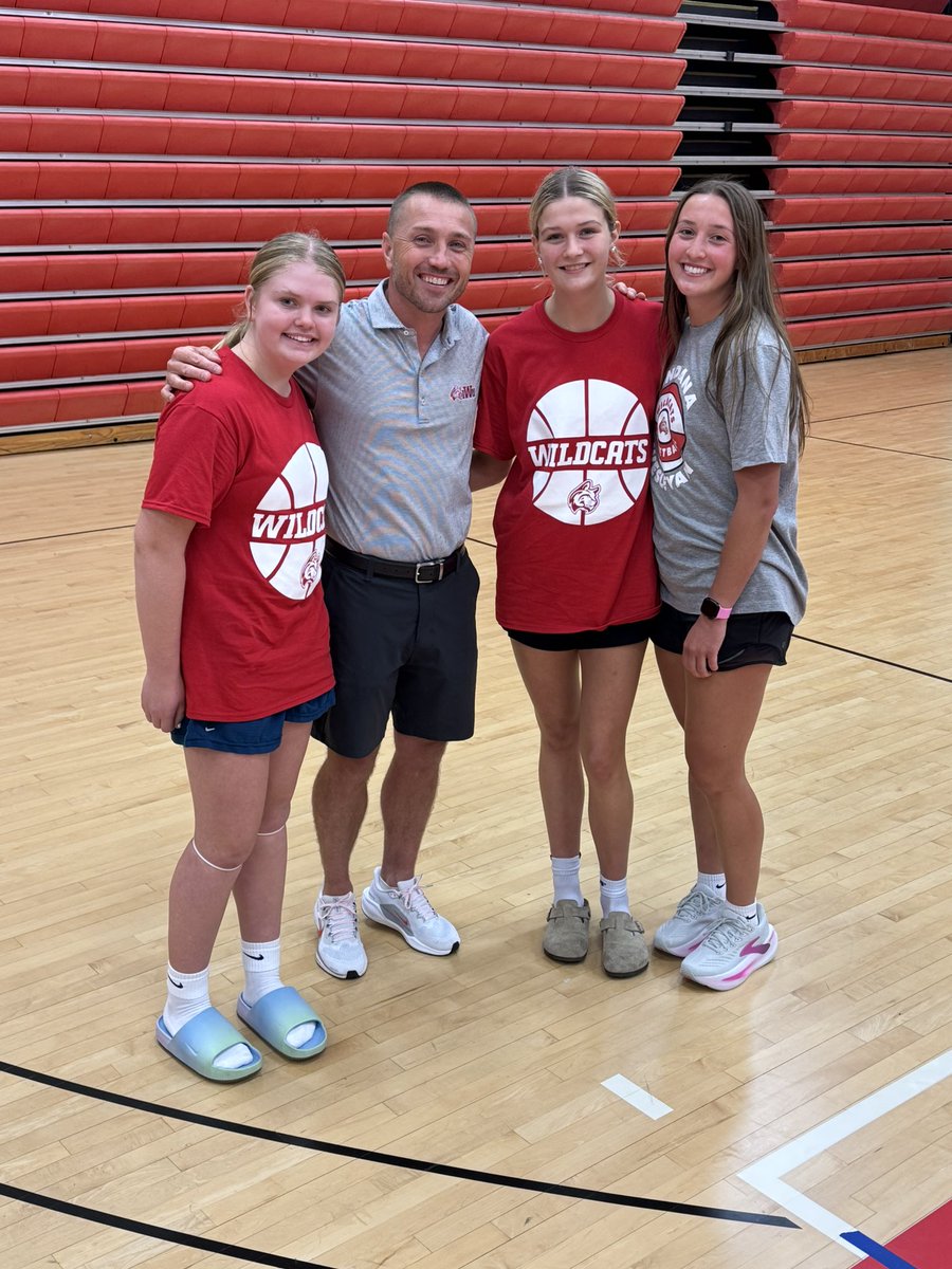 LadyKnights_LCC's tweet photo. Future Knight, current Knight & former Knight loved what @IWU_WBB Elite Camp brought!! #JUICE We still think they look better in Blue though 💙🤍❤️🤍 #KnightPride https://t.co/rcaXxUWOyp