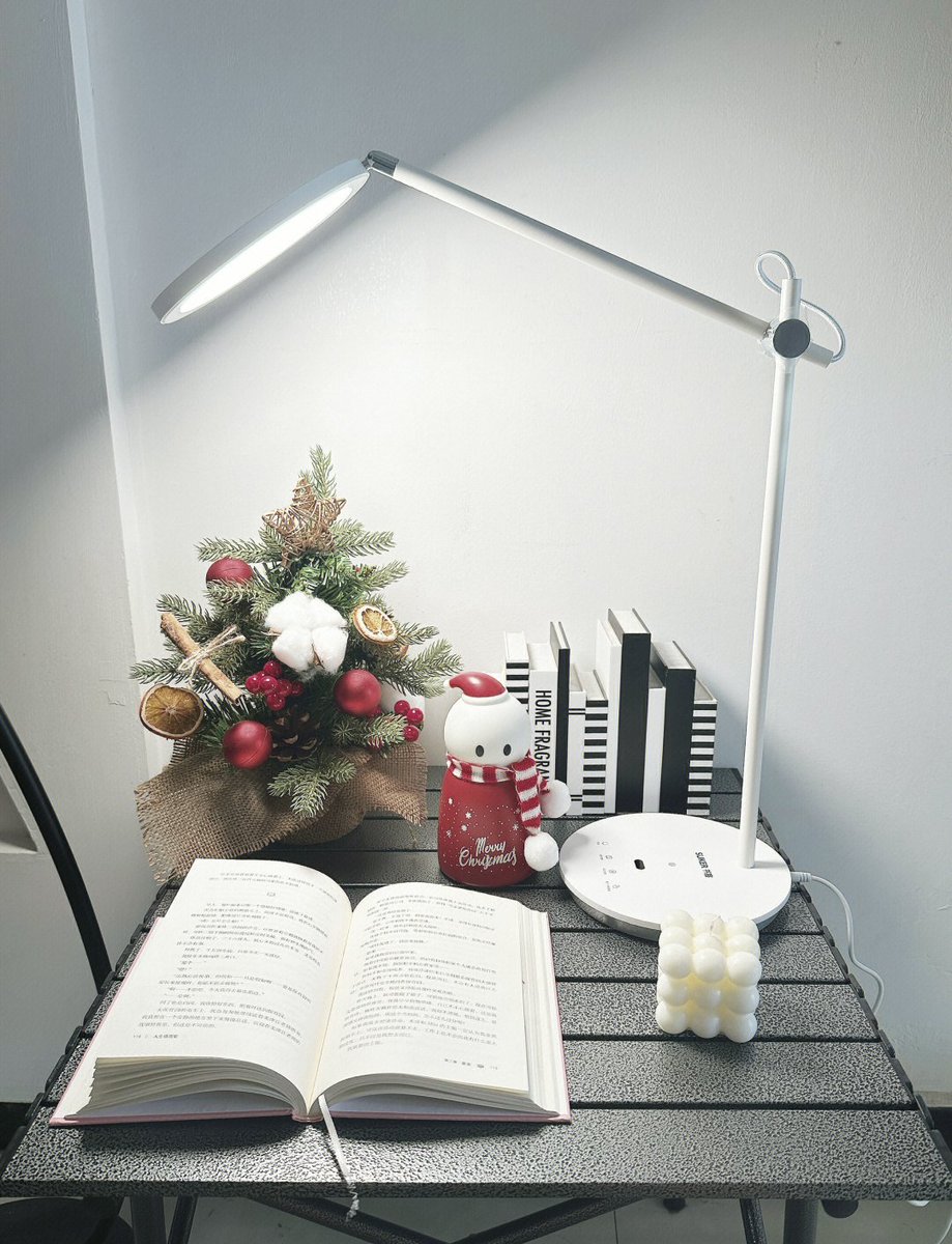 CakeeUPBSC's tweet photo. Transform your desk into a productivity zone in 5 mins—declutter, add a small plant u0026 a nice lamp, and say goodbye to messy workdays! https://t.co/xum06e9Std