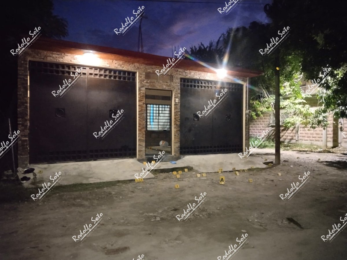 rodolman69's tweet photo. Más de 20 casquillos percutidos de arma larga R-15 fueron localizados al exterior de una vivienda de la colonia "primero de Mayo" en #Iguala, #Guerrero donde esta madrugada se reportó un ataque armado que dejó en el lugar una persona sin vida y otra más lesionada. https://t.co/xftOQH6k9e