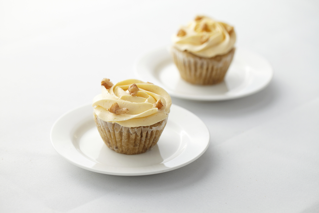fabianalil's tweet photo. Just pulled the fluffiest vanilla cupcakes out of the oven—warm, fragrant, and topped with silky buttercream. Baking on a rainy Sunday hits different! ， https://t.co/HWL4oVvyL1