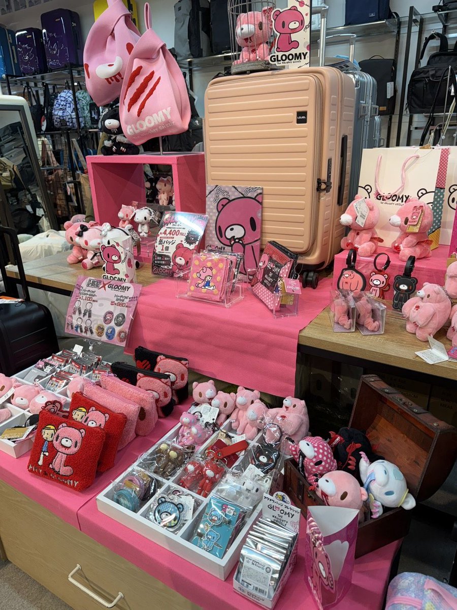 official_gloomy's tweet photo. ／
公式特別認定ショップ「パワープッシュ店」情報📢‼️
＼

全国にOPENしたパワープッシュ店🌟
本日は関東地方・中部地方の店舗情報をご紹介！
お近くにお住まいの方必見です👀✨

◼︎関東
https://t.co/q2CrUeRyl7

◼︎中部
https://t.co/1GC0r2JzWe

みなさまのご来店心よりお待ちしております🐻🩷

※店舗によってはお取り扱いのない商品もございます。詳しいお取り扱い商品は各店舗店頭でご確認ください。
※商品によっては、キャンペーン開始時に店頭に並ばない可能性がありますので、在庫についてはお近くの店舗様へお問い合わせください。
※写真の店舗は代表店舗の写真になります。店舗によってはお取り扱いのない商品もございます。詳しいお取り扱い商品は各店舗店頭でご確認ください。

#グルーミー
#gloomybear
#いたずらぐまのグルーミー