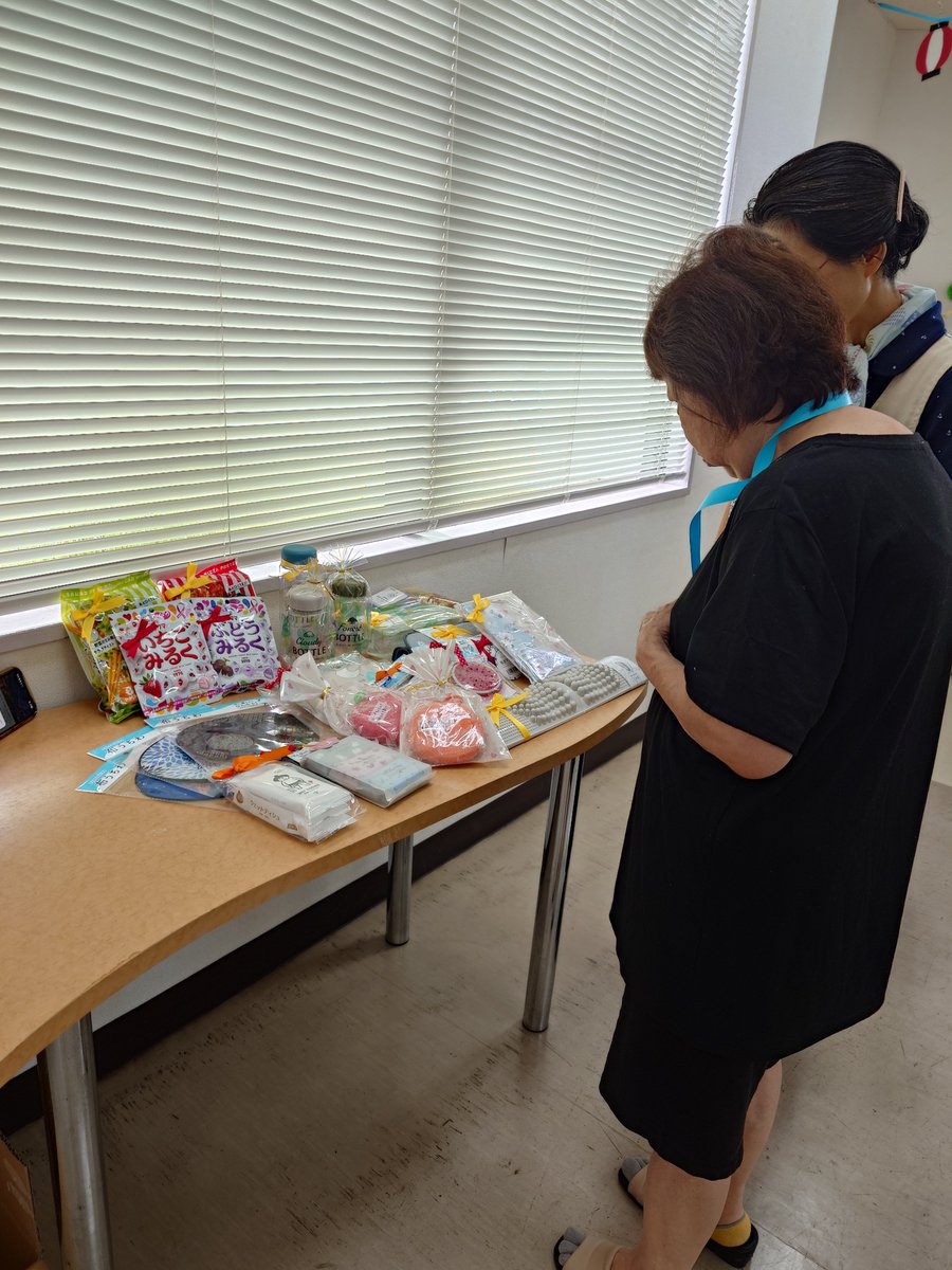 mssKIRARI's tweet photo. 今年も暑い夏が続いています。
せっかくですから、きらりで納涼祭を開催しました。

やきそば、たこやき、フランクにデザート。
ビンゴ大会も実施しました。

暑いので屋内での開催ですが、皆さん楽しんでいただけました。 https://t.co/3CgqmLMywi