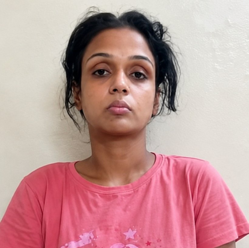 venom1s's tweet photo. Meet Antara Soham Banerjee

> 31 year old model from Thane.
> She was travelling to Surat on the Bandra-Ganganagar Aravali Express to shoot for a web series.
> She got into a fight over a reserved seat on a train.
> She stripped and attacked RPF personnel and a ticket checker with a razor blade, injured herself, damaged their phones, and even broke a coach window while trying to escape.
> She was arrested and later released on bail.

Is this women's empowerment?

If a man did the same, would he be freed in a day?