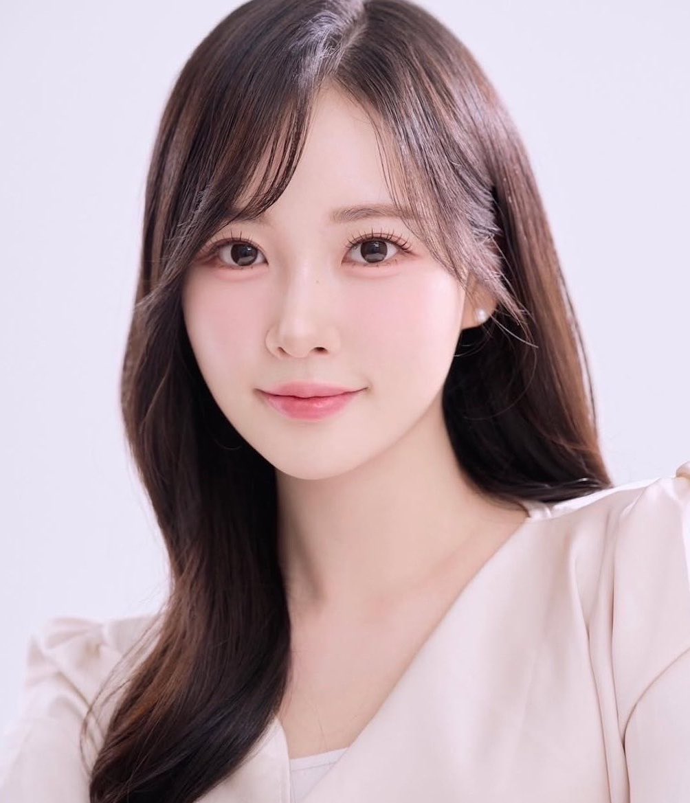 _9743_o_sub's tweet photo. 韓国女子アナメイクは目元で抜け感出すと盛れる。これ真似して‼️ https://t.co/GsrJFSSE00