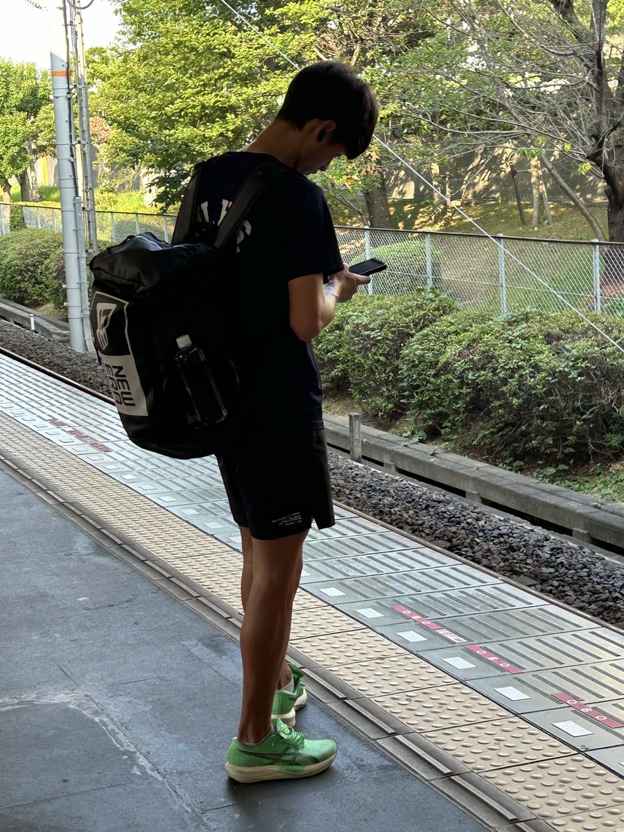 gengerogenQ's tweet photo. 駅で…列車で… https://t.co/31zeuVCxJO