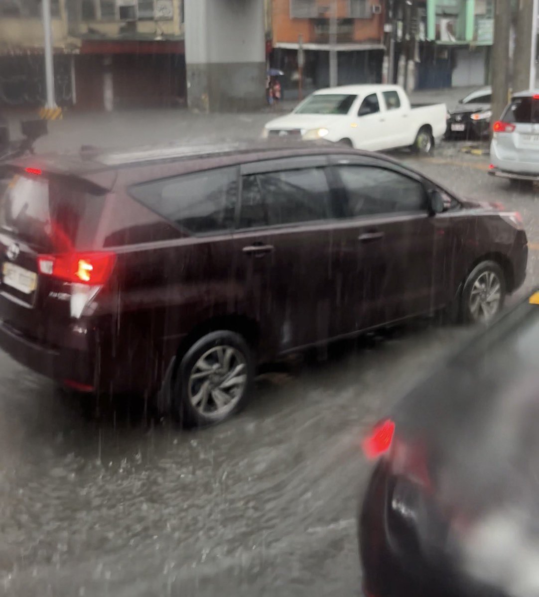iCatzkku's tweet photo. SOBRANG #DANAS KO TALAGA TODAY 😭😭 ANO BA THOUGHT PROCESS NA WAG ISAMA YUNG COLLEGE SA SUSPENSION ANNOUNCEMENT IN THE FIRST PLACE 😭😭😭😭 https://t.co/79SSqyHEh9