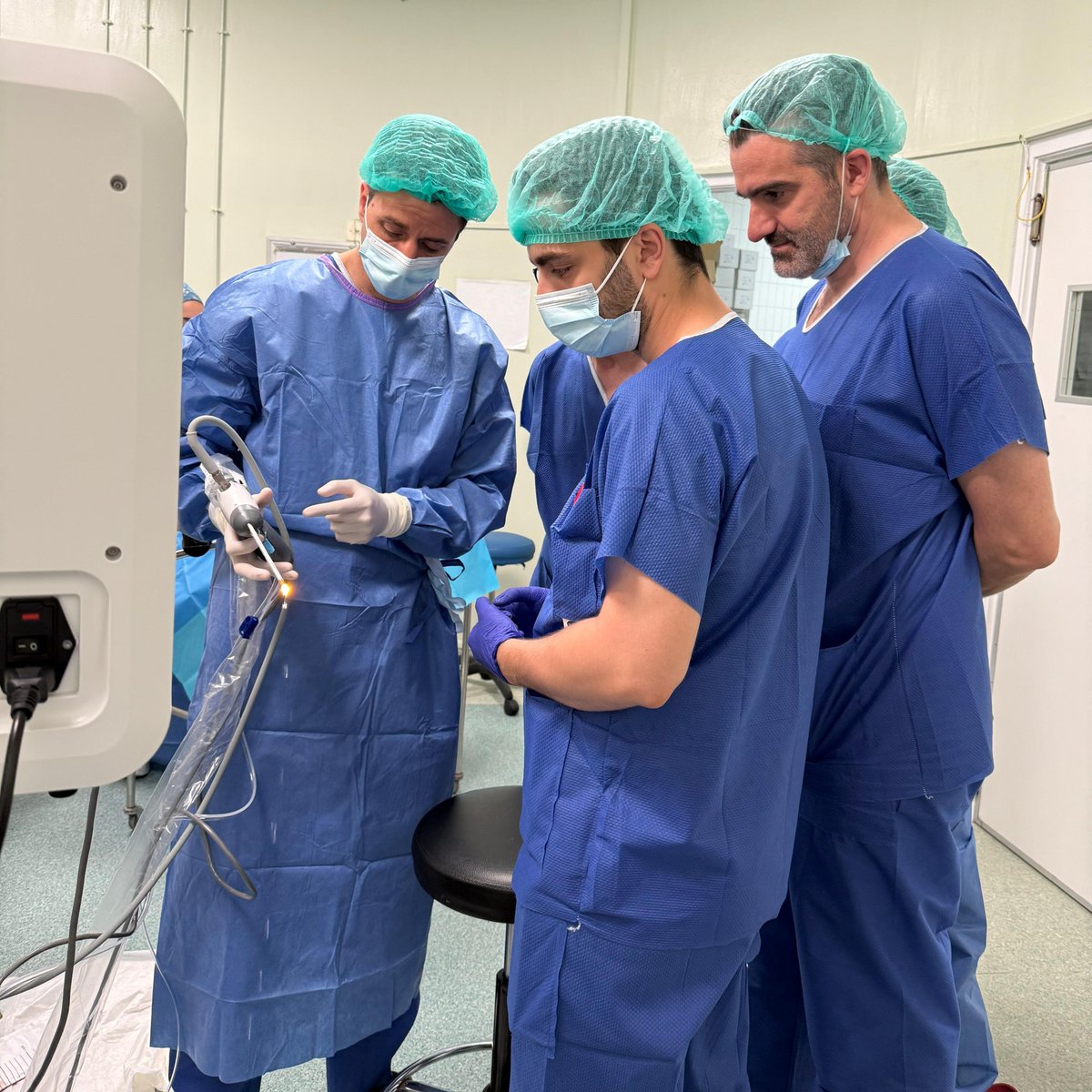 GVAsanitat's tweet photo. 🏥@GVAdsarnau incorpora una tècnica pionera amb vapor d'aigua per a tractar el creixement prostàtic

La teràpia Rezum permet tractar els símptomes urinaris derivats de la hiperplàsia benigna de pròstata de forma mínimament invasiva

📰https://t.co/0Ma9jNJ5Nh https://t.co/uMJk9NFIra