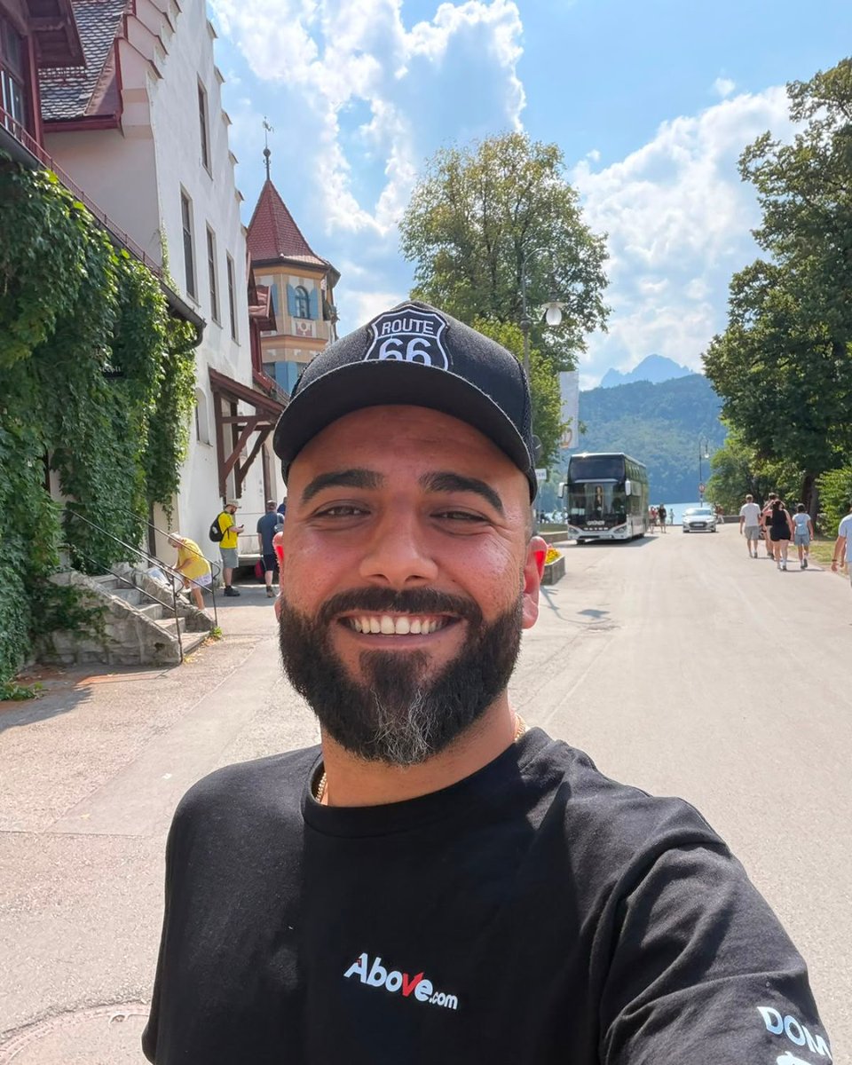 above_domain's tweet photo. Domain broker Kay has arrived in sunny Germany for @domainsummitcom and found a few friendly faces to catch up with!
He’s now looking forward to networking and gaining more industry insights and connections.
#DomainSummit #DomainSummitEurope #AboveDotCom #DomainNames https://t.co/KHdG5y2q0E