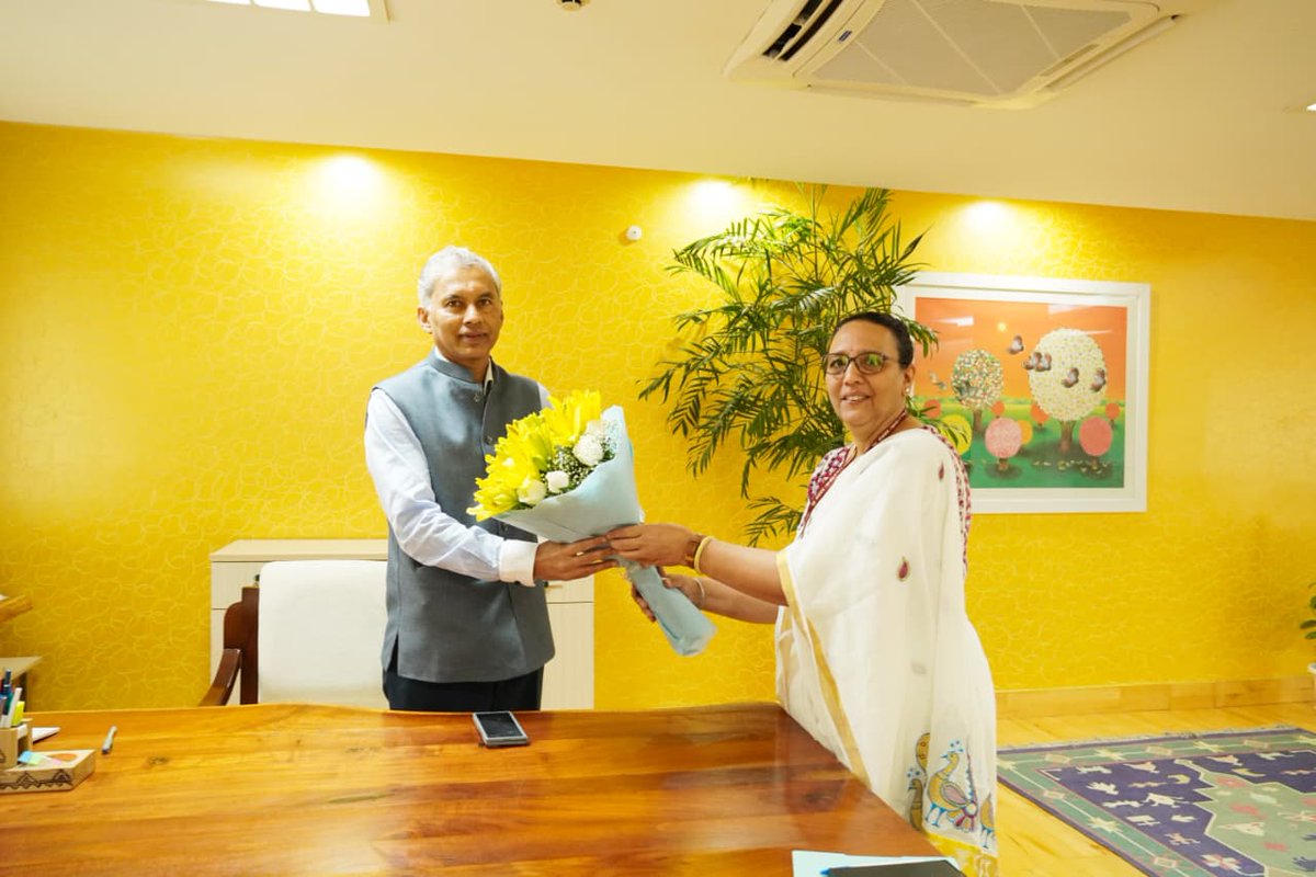 NITIAayog's tweet photo. NITIAayog welcomes Shri Anurag Jain as the new Chief Executive Officer.

Shri Anurag Jain, a 1989-batch IAS officer of the Madhya Pradesh cadre, brings with him nearly four decades of experience in public administration and policymaking. He has previously served as Chief Secretary, Madhya Pradesh; Secretary, Ministry of Road Transport & Highways; and Secretary, Department for Promotion of Industry and Internal Trade (DPIIT).

#NITIAayog #ViksitBharat 

@PMOIndia @narendramodi @Rao_InderjitS @MIB_India @PIB_India @DDNewslive @ashoklahiribjp