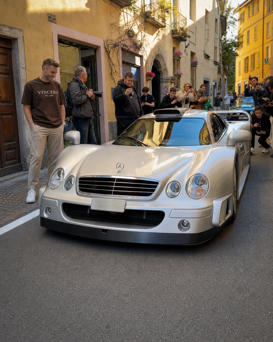 DutchDreamchase's tweet photo. Crazy how 98% of us will never see one in real life.

This Mercedes-Benz CLK GTR Coupé was spotted during FuoriConcorso in Cernobbio, on the shores of Lake Como, Italy. Wearing my espresso brown oversized VINCERA T-shirt.

#Mercedes #MercedesBenz #Cernobbio #VINCERA https://t.co/gcsp4JswGR