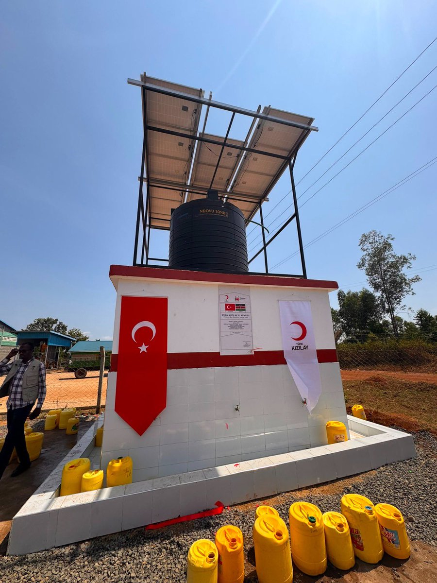 RedCrescent's tweet photo. We continue to stand with communities wherever support is needed. ❤️🌍

Through our humanitarian assistance efforts, we continue to help meet essential needs and support people with dignity. 🌙 https://t.co/sKZsMb5s6Y