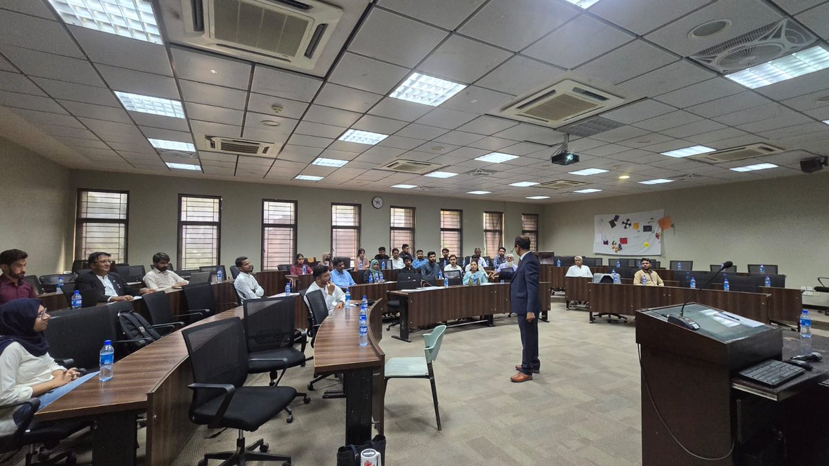 PakUSAlumni's tweet photo. Around 30 participants at Sukkur explored AI, digital tools, prompt engineering &amp; emerging economic opportunities through #PUANConnect Grant by Mubarak Ali, English Works 2021–2022 alumnus.
Building practical digital skills for technology driven economy. 
https://t.co/W9t0exsiKl https://t.co/z7AK4nPzAM