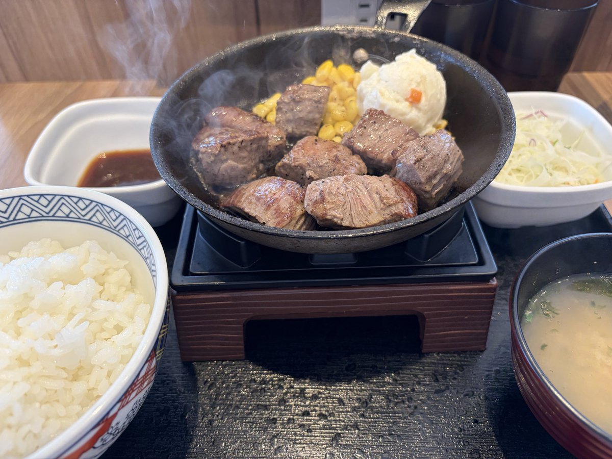 ken_ikeuchi's tweet photo. 遅めの昼メシ
もうちょい柔らかければ… https://t.co/OXejB3xTcA