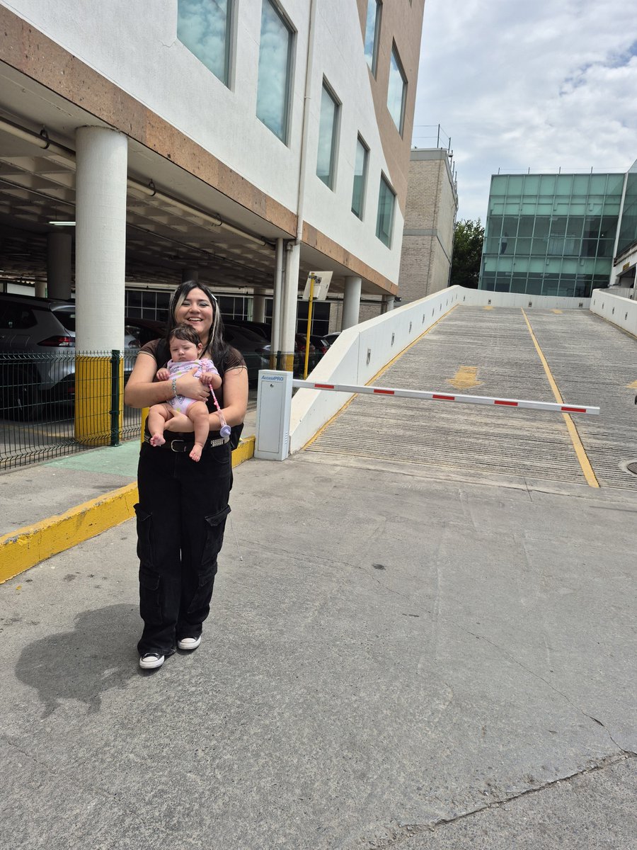 rgbethh's tweet photo. real creo q todo mundo q me conoce sabe lo mucho q amo a mi sobrina, aunq parezca y suene loco fue mi salvación más de una vez de la depresión que me carcome, pero quiero llegar a ser un buen ejemplo para ella, es mi alegría en mis días tristes y mi compañía en los felices ❤️‍🩹 https://t.co/NwyshXkiCm