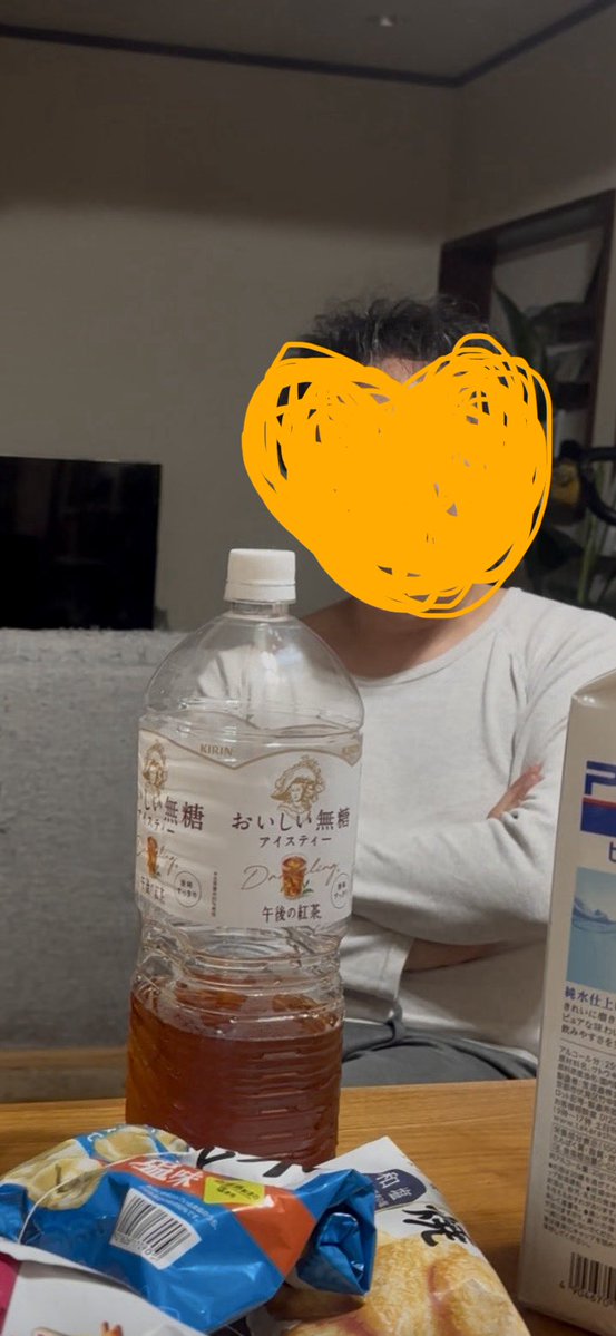 Abechi_Pe's tweet photo. お盆中の楽しい思い出🌻
ワタルさんが飲みに来たー🍺
一緒に食べたり飲んだり、酔っ払ってヒグチさんとワタルさんで急に弾き語り始まったりして、楽しいひとときでした🪇
ご飯もお酒に合いそうなそうなものを作ってみた🍢
また来てね〜🙌🏻
酔っ払いなので顔は保護😂 https://t.co/Ti3a6HZyrM