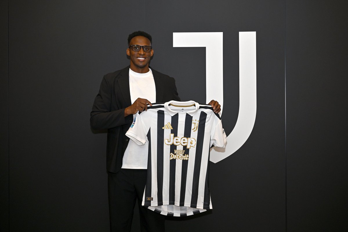juventusfc's tweet photo. ✍🏻😁 https://t.co/8tEkGOoAb6