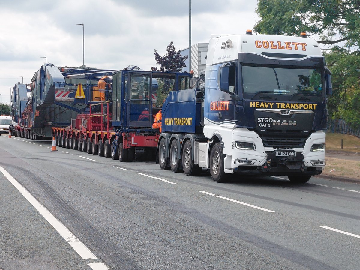 TrainiacV41582's tweet photo. #collett Heavy Transport at winsford heading for Ellesmere Port 16 August 2026 https://t.co/kkxignrWq2