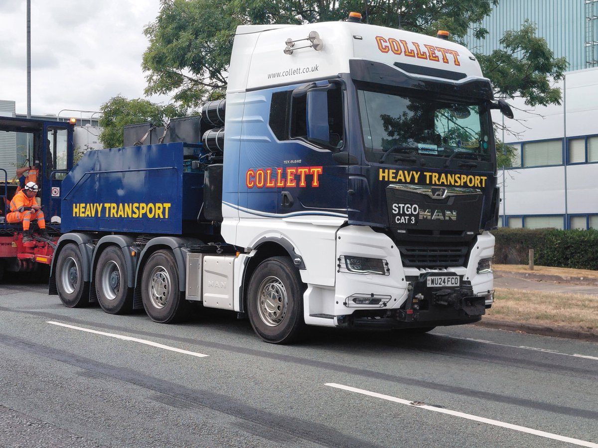 TrainiacV41582's tweet photo. #collett Heavy Transport at winsford heading for Ellesmere Port 16 August 2026 https://t.co/kkxignrWq2