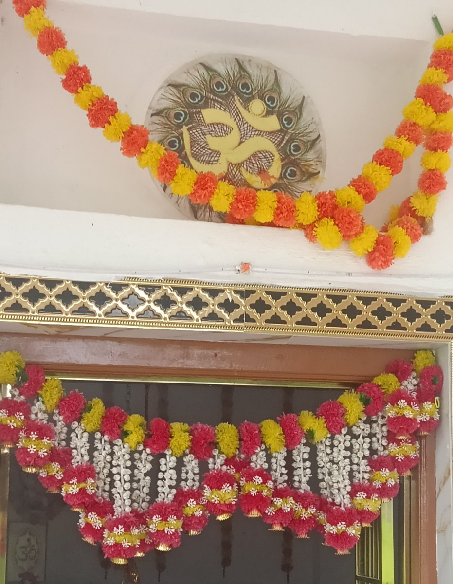 RYadav548217's tweet photo. किसी से प्रेम करना 
अपने इष्ट के सामने की गई
प्रार्थनाओ के जैसा है
हमे ये नहीं पता कि ईश्वर
हमारी प्रार्थनाओं को
स्वीकार करेंगे या नहीं
परंतु पूरे श्रद्धा,भाव और विश्वास से,
हम अपनी प्रार्थना को
अपने ईश्वर के समक्ष रखते है।

#सावन_सोमवार
#नागपंचमी https://t.co/BKM1fuwNhv
