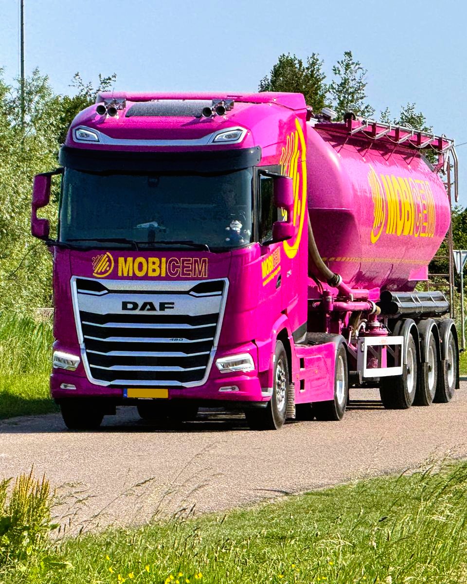 PortugalDaf's tweet photo. Espetacular. 👀

📸: Mobigroep B.V.
...
#dafxg  #truckphoto https://t.co/bzon0porgW