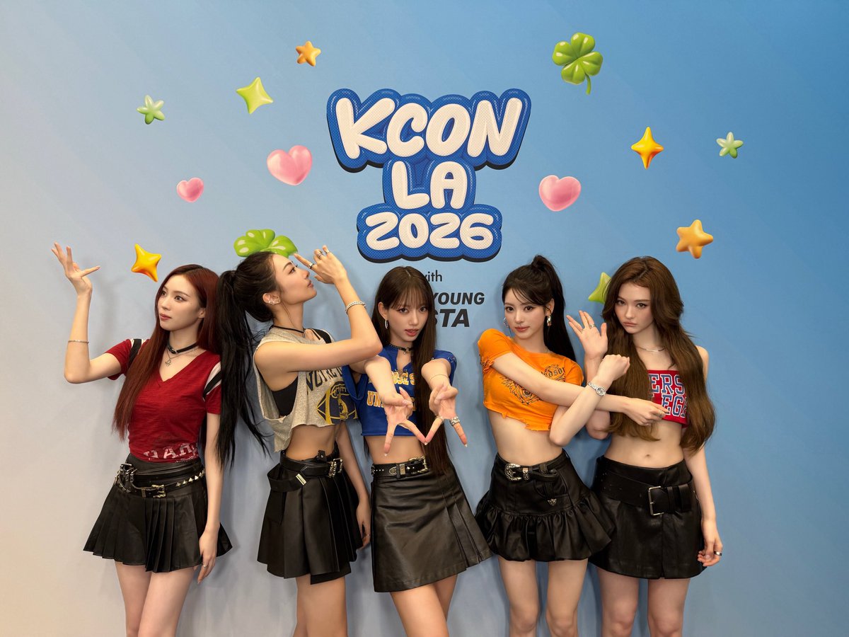 MEOVV_talk's tweet photo. [📸] 260816 #MENOVV 

KCON LA 2026 💙🍀

#MEOVV #미야오
#THEBLACKLABEL #더블랙레이블 https://t.co/Jo8S1QM492