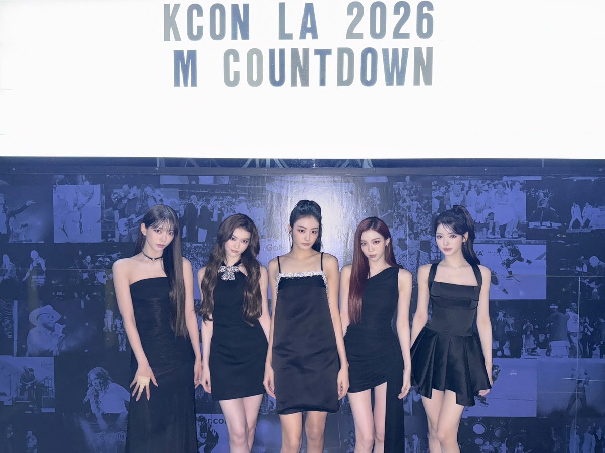 MEOVV_talk's tweet photo. [📸] 260816 #MENOVV 

KCON LA 2026 💙🍀

#MEOVV #미야오
#THEBLACKLABEL #더블랙레이블 https://t.co/Jo8S1QM492
